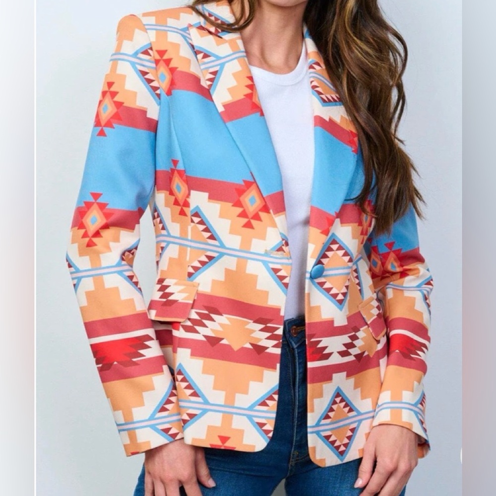 WOMEN'S LONG SLEEVE BUTTON CLOSURE MULTI
PRINT BLAZER